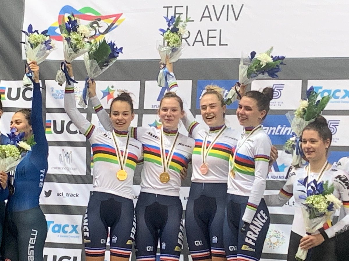 🌈 CHAMPIONNES DU MONDE 🌈 

Les poursuiteuses françaises endossent le maillot arc-en-ciel aux Championnats du Monde Piste Juniors à Tel-Aviv ! 

Bravo à Clémence Chéreau, Aurore Pernollet, Lara Lallemant et Heidi Gaugain 👏 #ReleveFFC