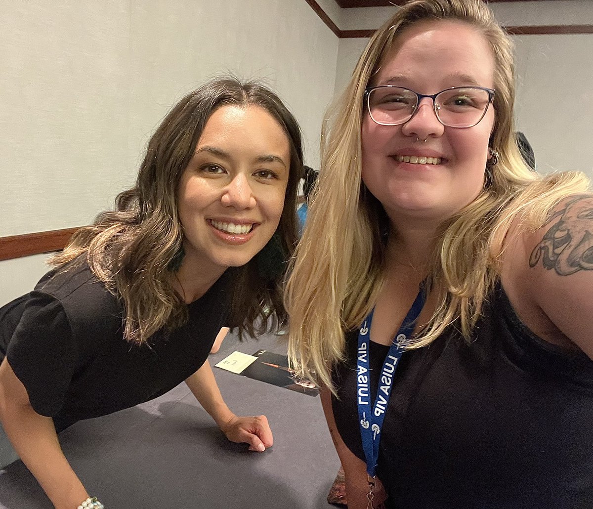 Haleybug23's tweet photo. I feel like I have already said this. But I am so happy that I got to meet Luisa. She is so sweet and chatted with me about how much being Emori meant to her because of how many people she was able to help grow and improve. #Conageddon #luisarocks #the100 https://t.co/NpVZT3rgPx