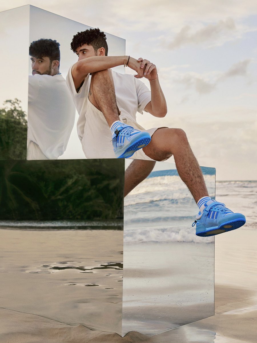 badbunnyfiles's tweet photo. bad bunny x adidas https://t.co/Pxr6eWb2dC