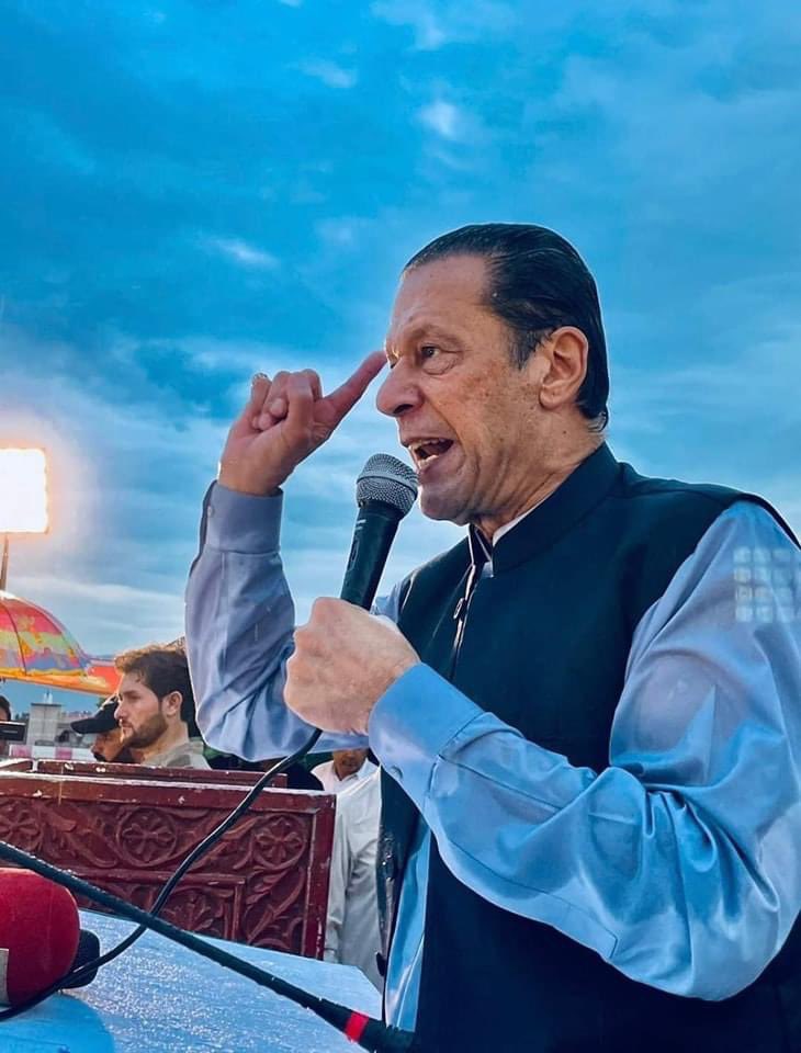 RanaAbdullahHam's tweet photo. These two pictures highlight the sad state of affairs! The self-centred Khan absolutely giving no sh*t, while Balochistan yet again suffers, as floods cause havoc! https://t.co/v0ktcvcNve