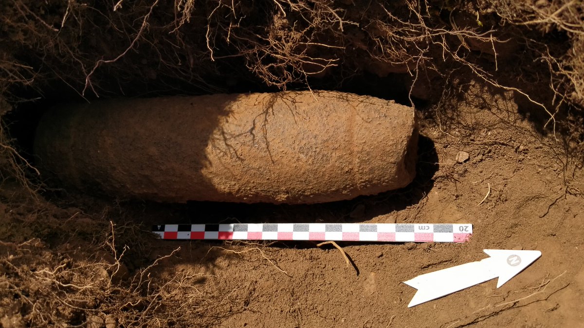 HISMECON_ULE's tweet photo. En nuestro trabajo de prospección e inventario de las fortificaciones de la #GuerraCivilEspañola, en el #FrenteNorte a la altura de #Busdongo nos topamos con este proyectil de artillería completo (con carga) salvo la espoleta. https://t.co/dC1TmciW0i