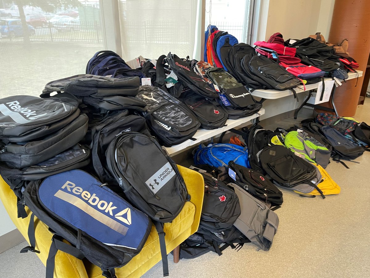 CalgaryHouseCo's tweet photo. Yesterday the @mustardseedyyc handed out backpacks and school supplies to over 200 children at their Neighbour Centre in our Manchester building!

Thanks for organizing this great program! https://t.co/z0g8bLfmGd