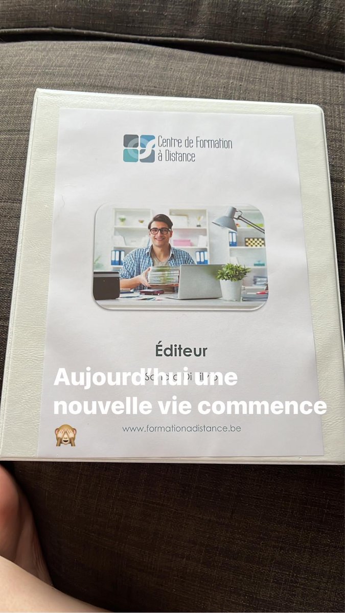 LeslecturesAnge's tweet photo. J’ai reçu aujourd’hui mon cours pour pouvoir changer ma vie j’ai hâte de commencer. https://t.co/UlO0OnTMX1
