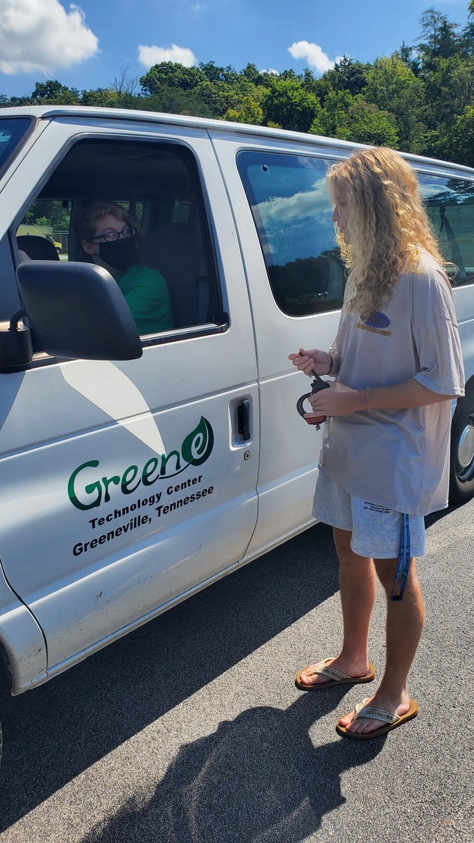 kimbgass's tweet photo. Adv. Criminal Justice students diving into traffic stop role play with SRO Metcalf this afternoon. BIG LEARNING!!!! @GreenevillePD 
#LearnGrowDoGTC @aaronflanary @GreeneTechCtr @GreenevilleCity @GreeneCoSch https://t.co/5i2T24wr1V