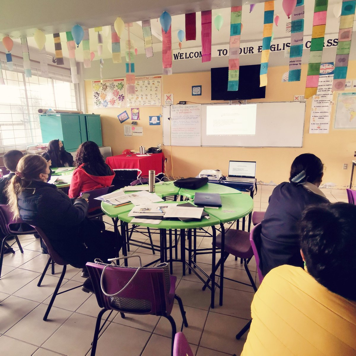 Trovamca's tweet photo. El colectivo docente de la Escuela Secundaria Ofic. No. 0628 "Maestro Justo Sierra"  C. C. T. 15EES0940J Zona Escolar SREB Metepec, revisa y analiza en #CTE La Estrategia Curricular de #IgualdadDeGeneroEdomex @geramonro05 @TinocoGRogelio @SEB_Edomex https://t.co/jWJst9NGl4
