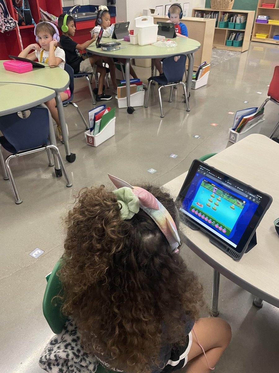 <a href="/_Katie_Watts_/">Katelyn Watts</a> had her 1st graders trained and ready to rock <a href="/DreamBox_Learn/">DreamBox Learning</a> on their iPads so she could pull students and work with them! Awesome job setting up classroom routines and procedures. #OurDigitalHays <a href="/MeganZembik/">Megan Zembik</a> <a href="/LuciaNeriol/">Lucia</a> <a href="/MelissaEnglish/">Melissa English</a> <a href="/Buda_Bulldogs/">Buda Elementary</a>