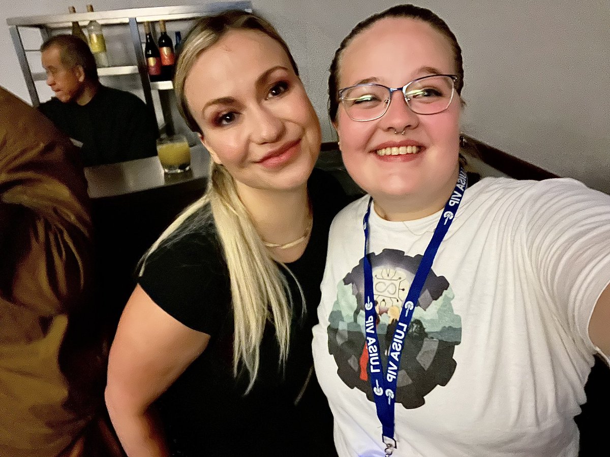Haleybug23's tweet photo. Boy was @ChelseyReist a hoot. She is even more amazing in person than I could have ever imagined. I loved getting to hang out with you and thank you for all of the well wishes on my engagement. #harper #Conag3ddon #the100 #marper https://t.co/O97UjWld9u