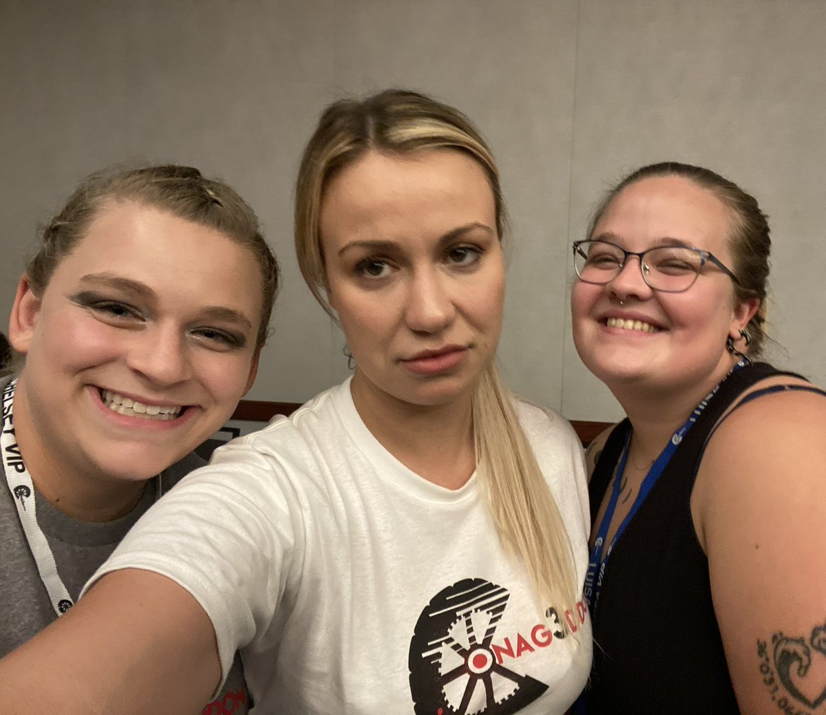Haleybug23's tweet photo. Boy was @ChelseyReist a hoot. She is even more amazing in person than I could have ever imagined. I loved getting to hang out with you and thank you for all of the well wishes on my engagement. #harper #Conag3ddon #the100 #marper https://t.co/O97UjWld9u