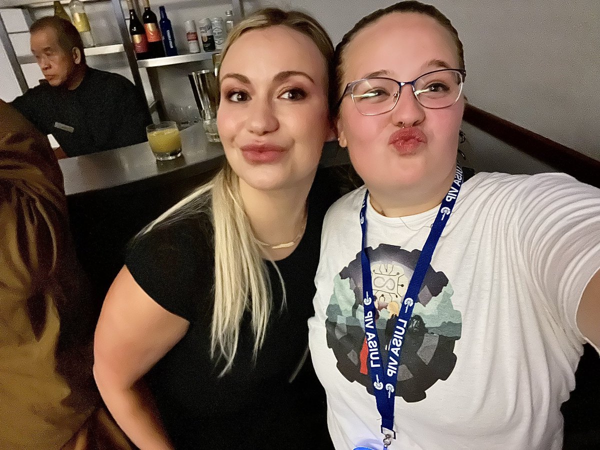 Haleybug23's tweet photo. Boy was @ChelseyReist a hoot. She is even more amazing in person than I could have ever imagined. I loved getting to hang out with you and thank you for all of the well wishes on my engagement. #harper #Conag3ddon #the100 #marper https://t.co/O97UjWld9u