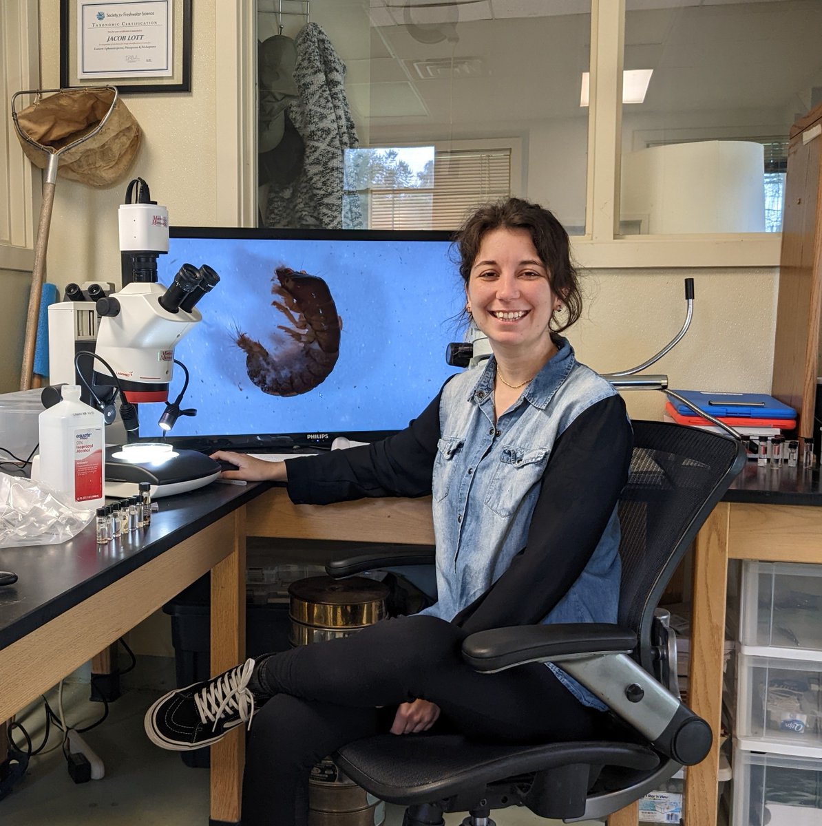 Phinizy Center Water Quality Lab has a new trinocular microscope, thanks to a generous donation by David Parker 🦋 This new microscope will help us educate interns and community members on macroinvertebrates, giving an up close view of anatomy!