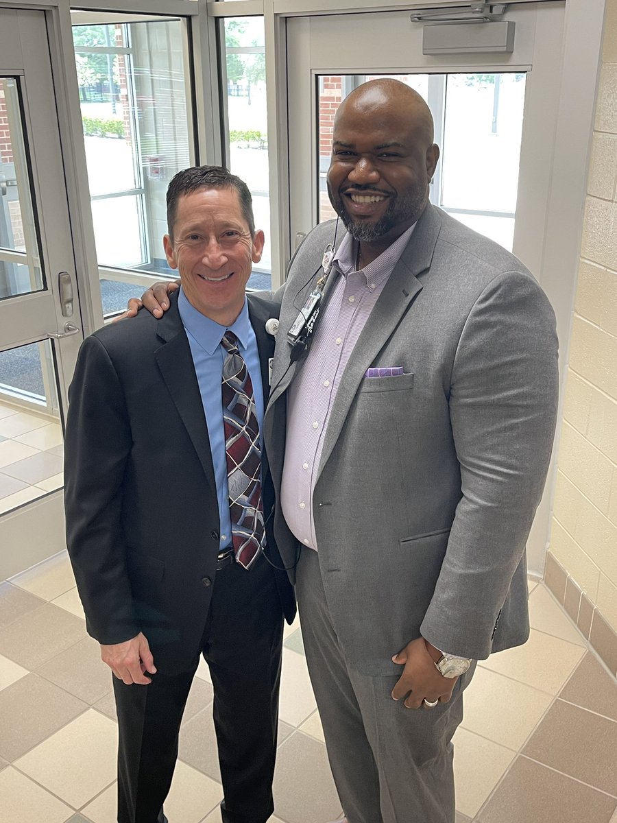 DrCrowder_CFISD's tweet photo. Honored and grateful to have received a visit, thought-provoking insight and words of encouragement, from one of the most inspirational leaders in @CyFairISD, no other than @11greenwave! Thank you for Being the Difference! #FromPromiseToPurpose #ALCWest #BringingOutTheBest https://t.co/uL4N5NInGC