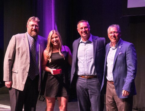 2021-2022 Bear Choice Awards
🏆 Freshman of the Year, <a href="/kyliegriffinnn/">Kylie Griffin</a>
🏆 Athlete of the Year, <a href="/HarrisTremere1/">Tremere Harris</a>
🏆 Student-Athlete of the Year, <a href="/marykbrown2/">mk</a>
🏆 Coach of the Year, <a href="/CoachJenParsons/">Jenny Parsons</a>

#BearClawsUp