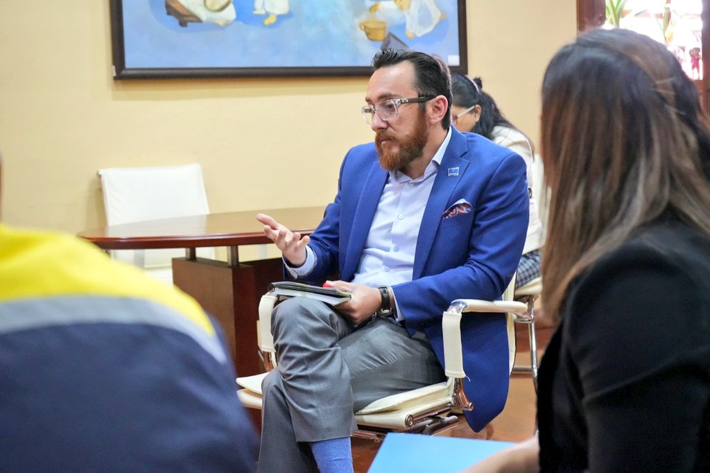 MendezAzuay's tweet image. *“Me pongo a las órdenes” *
⏭ El gerente de Elecaustro precisó la necesidad de reunirse para atender las necesidades de la provincia a través de los proyectos que deben ser concluidos ⬇️