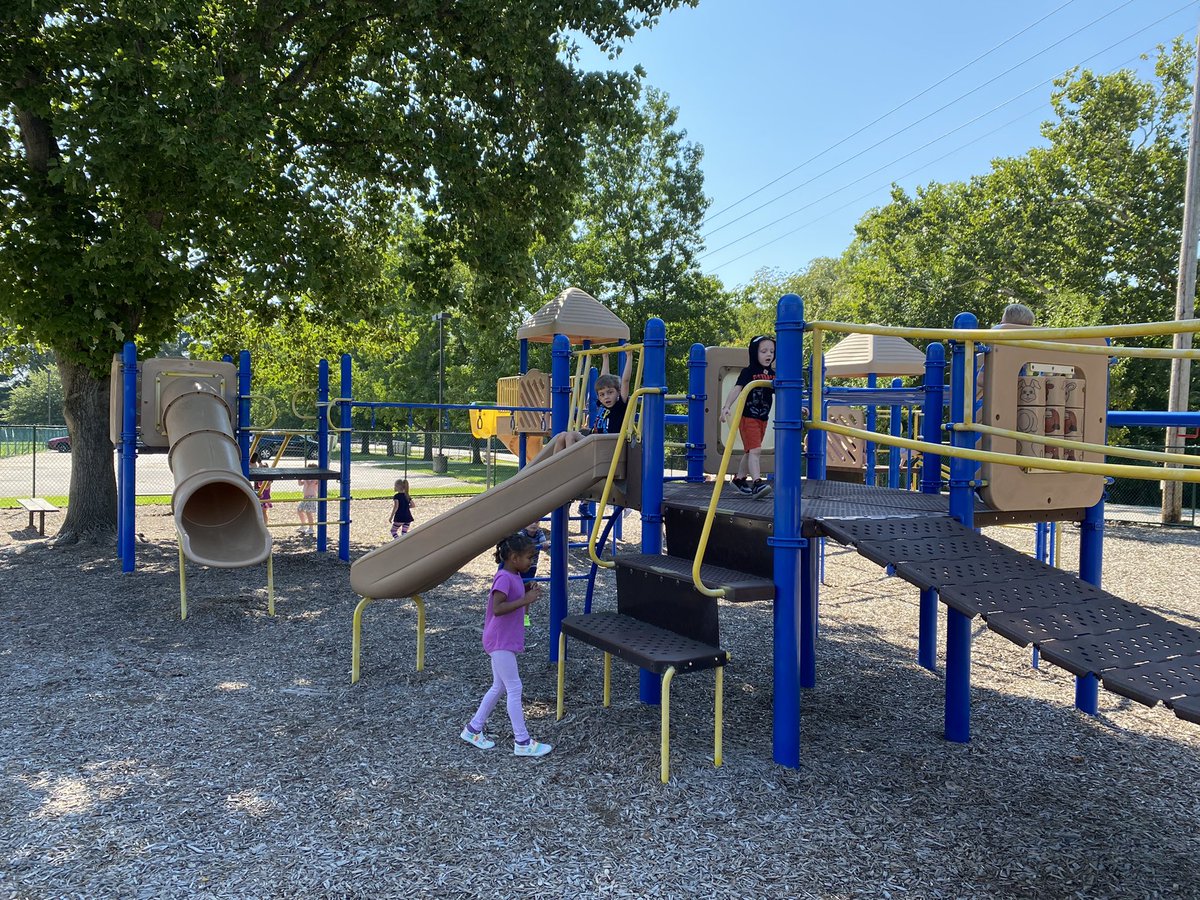 foxc6super's tweet photo. #FoxC6StrongFirstDay Enjoyed visiting the Kindergarten classes at Antonia Elementary having their first official recess of the year!! https://t.co/4jWjfnsrRi