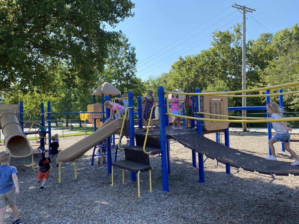 foxc6super's tweet photo. #FoxC6StrongFirstDay Enjoyed visiting the Kindergarten classes at Antonia Elementary having their first official recess of the year!! https://t.co/4jWjfnsrRi