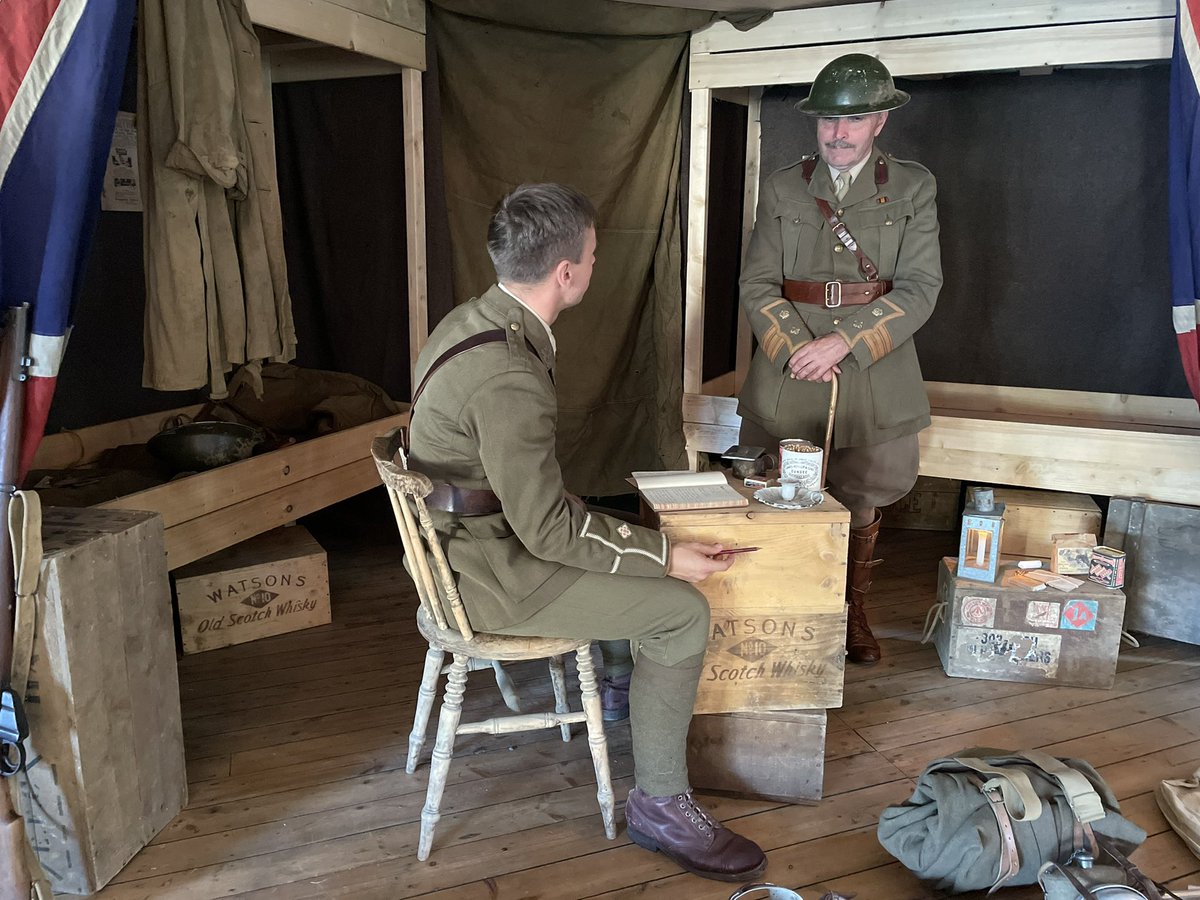 Everything is ready for tonight’s #HuttedHistories talk @GreatWarHuts !

We have dug out a lot of rare stuff especially for the occasion.
#KitForTheCommissioned