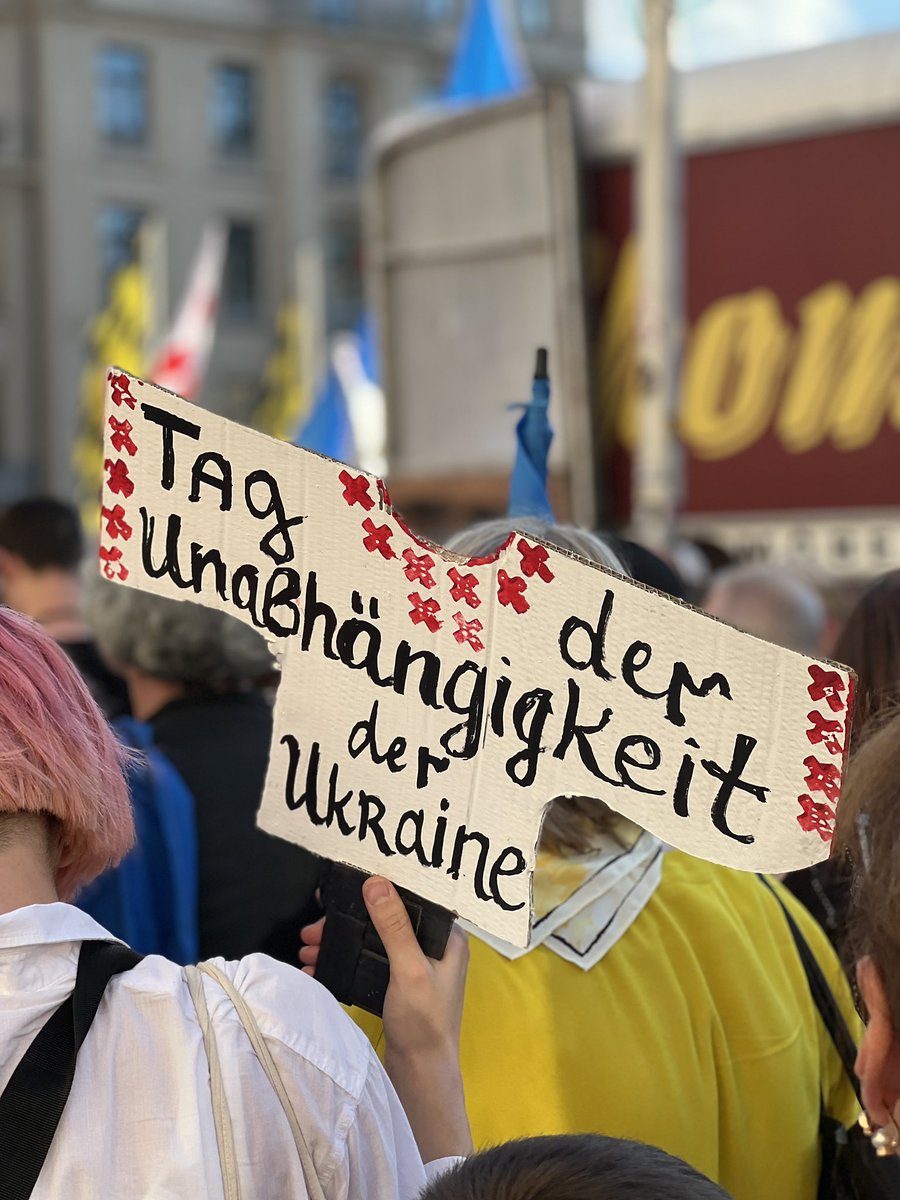 Heute ist der Unabhängigkeitstag der #Ukraine.
Sechs Monate nach Beginn des russischen Vernichtungskrieges wünsche ich mir so sehr, dass wir bald noch einen zweiten Tag zum Feiern haben: den Tag, an dem die Ukraine diesen Krieg gewonnen hat! #StandWithUkraine 🇺🇦🕊