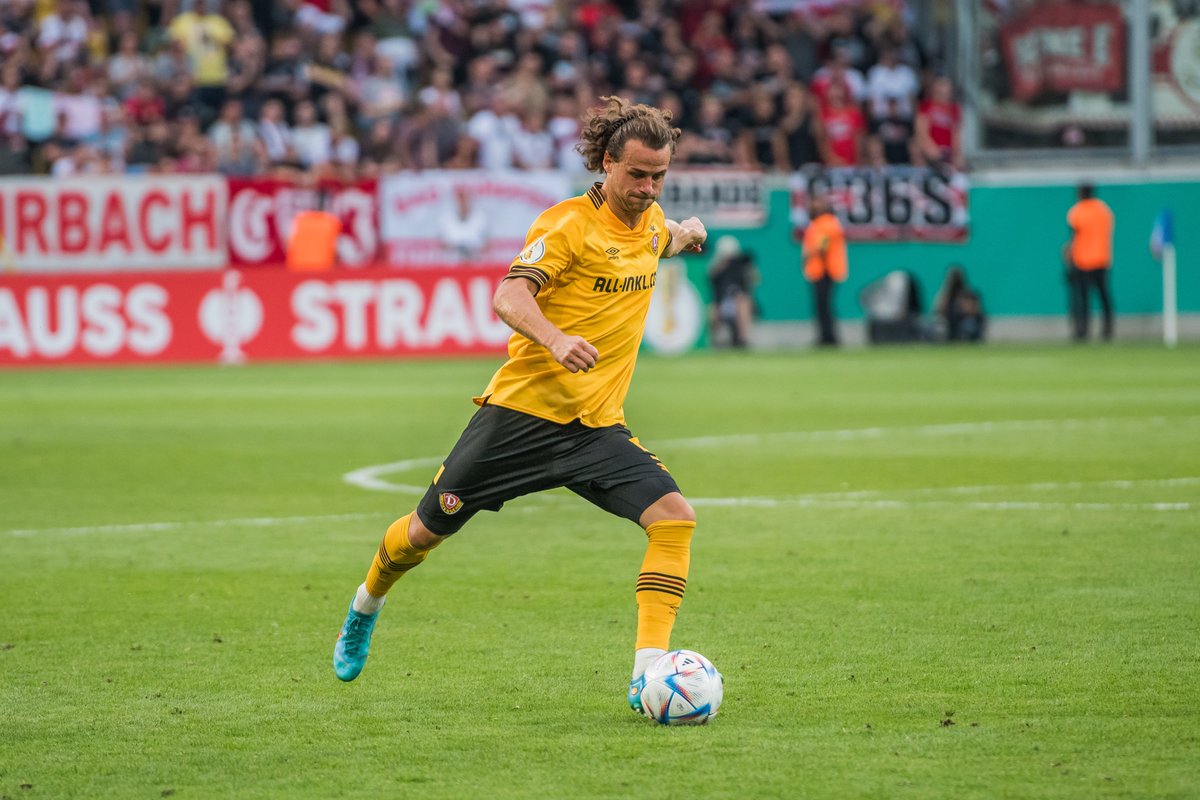 DynamoDresden's tweet photo. Yannick #Stark verlässt die SGD &amp; schließt sich dem türkischen Zweitligisten Manisa FK an. Die „Dynamofamilie“, zu der du immer gehören wirst, bedankt sich für Deinen Einsatz &amp; Deinen Beitrag zum Aufstieg 2020/2021. Mach’s gut, „Starki“! 👋 👉 https://t.co/lXsxBBv7W8 #sgd1953 https://t.co/KtsusP7c22