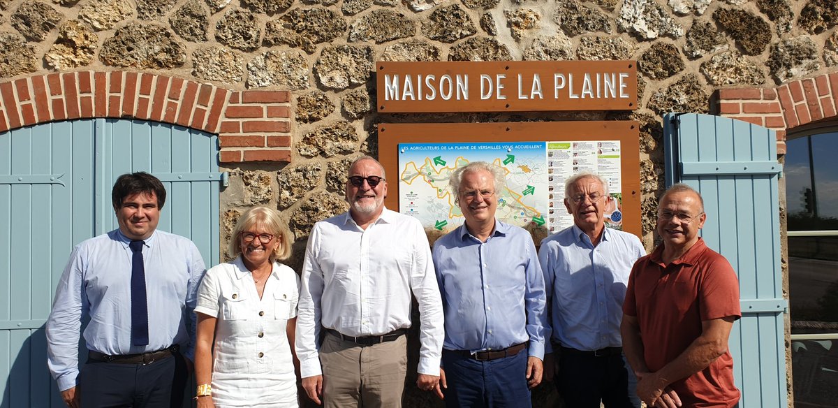 PlainedeV's tweet photo. Merci à @VLacroute pour sa visite sur la Plaine de Versailles, l'occasion de présenter notre beau territoire, ses enjeux et ses défis https://t.co/7SuYbQ2leb