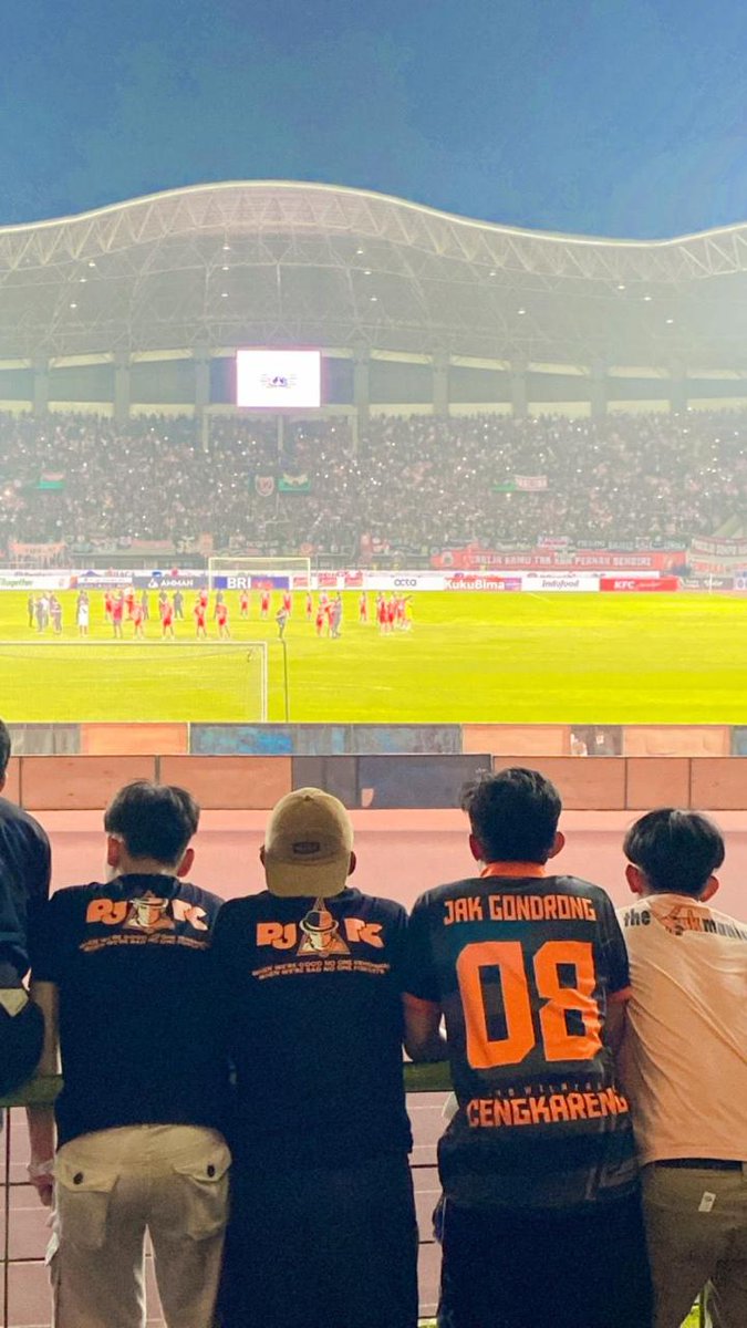 JakGondrong's tweet image. +3 Point di bekasi malam ini💥
#WillBeHere #PersijaSelamanya