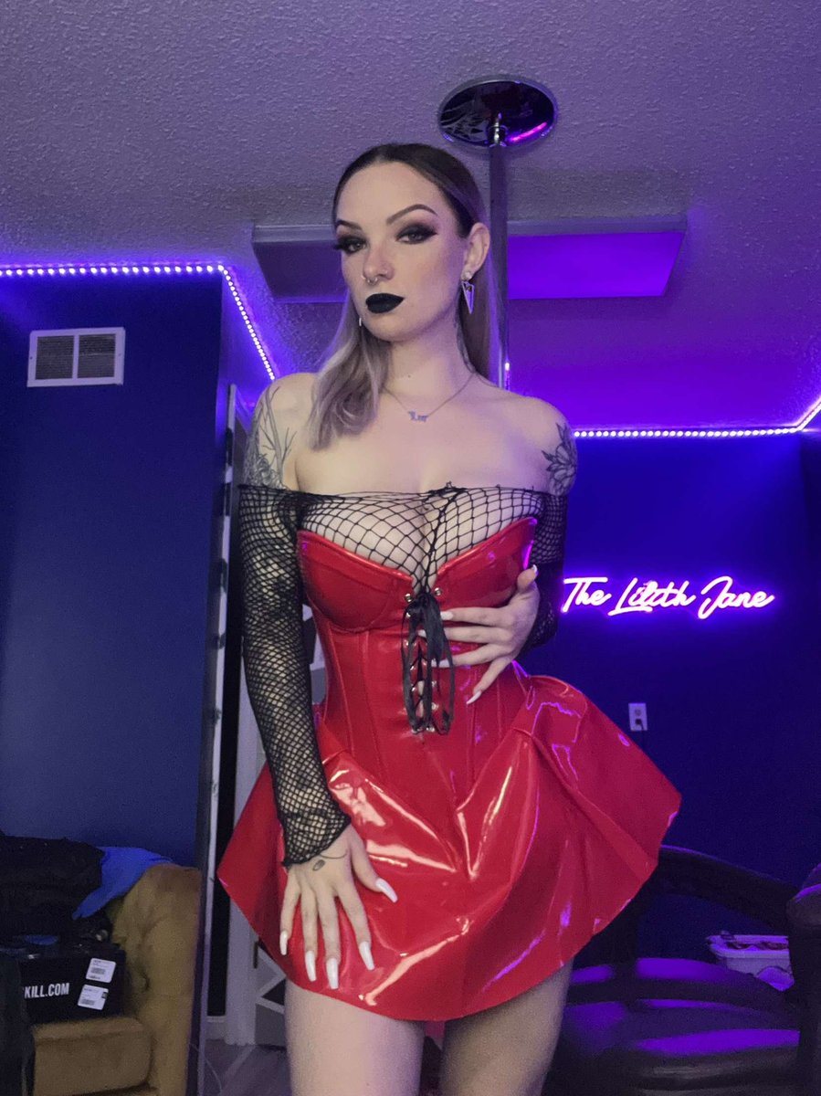 Busty Vixens on Twitter: "This amazing young lady who is one of the best things ever created to