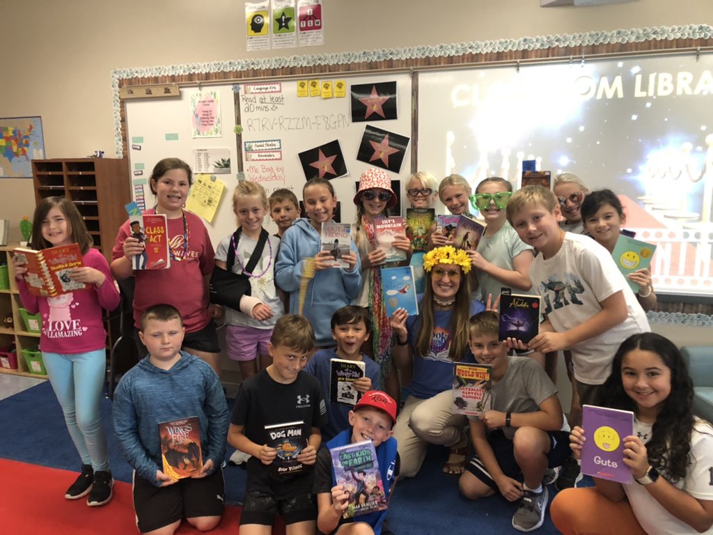 ms_aklamo's tweet photo. Our great reading celebration… one of my favorite days of the year! Mrs. Lagemann’s homeroom rocked the red carpet. @WilsonElem #WeAreFHSD https://t.co/Eof87x85vR