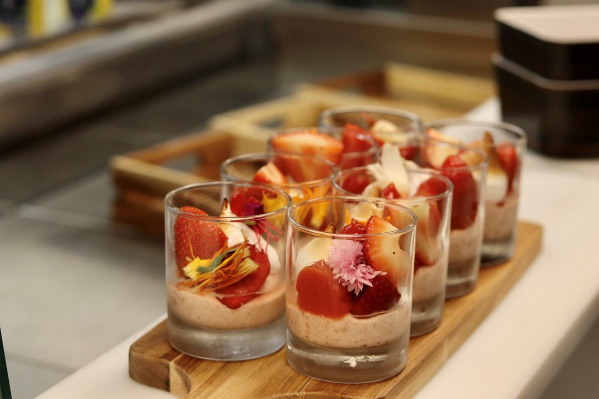 TnSCatering's tweet photo. Stuck for a summer pudding? Check out these beautiful Eaton mess pots 😍🍓
#EatonMess #SummerPudding #TreatYourSelf #FullFlavours #WorkCantreen #WorkingLunch https://t.co/AsoOrLGWiD