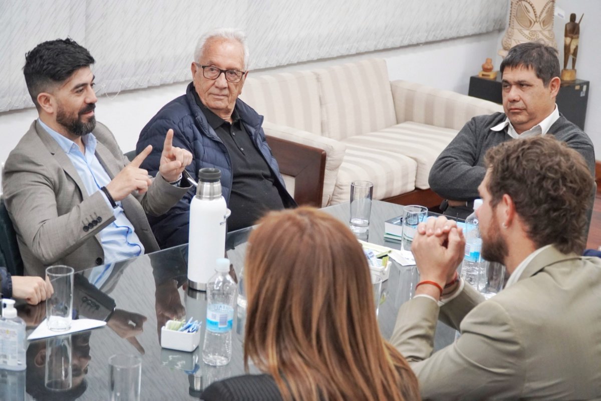 El abogado laborista Héctor Recalde, visitó a las autoridades de la Universidad Nacional de Salta para una reunión protocolar en donde se intercambiaron experiencias desde los diferentes puntos de interés en el campo laboral el aporte fundamental de las universidades nacionales💯