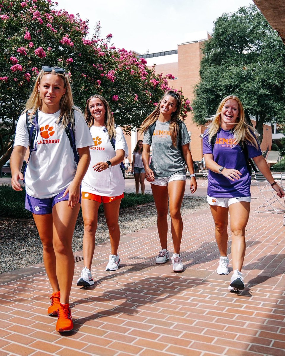 ClemsonWlax's tweet photo. Smiling our way into the new school year 😁 #FDOC https://t.co/fvq4nTYSNQ