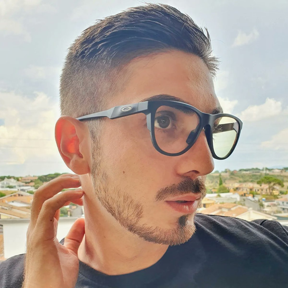 We are team <a href="/oakley/">Oakley</a> 😎.

📅 Two days left until the next races of <a href="/motogpesport/">MotoGP eSport World Championship</a> , which one should I wear , the silver one or the black one ? 🤔

#oakley | #trastevere73 | #trast73