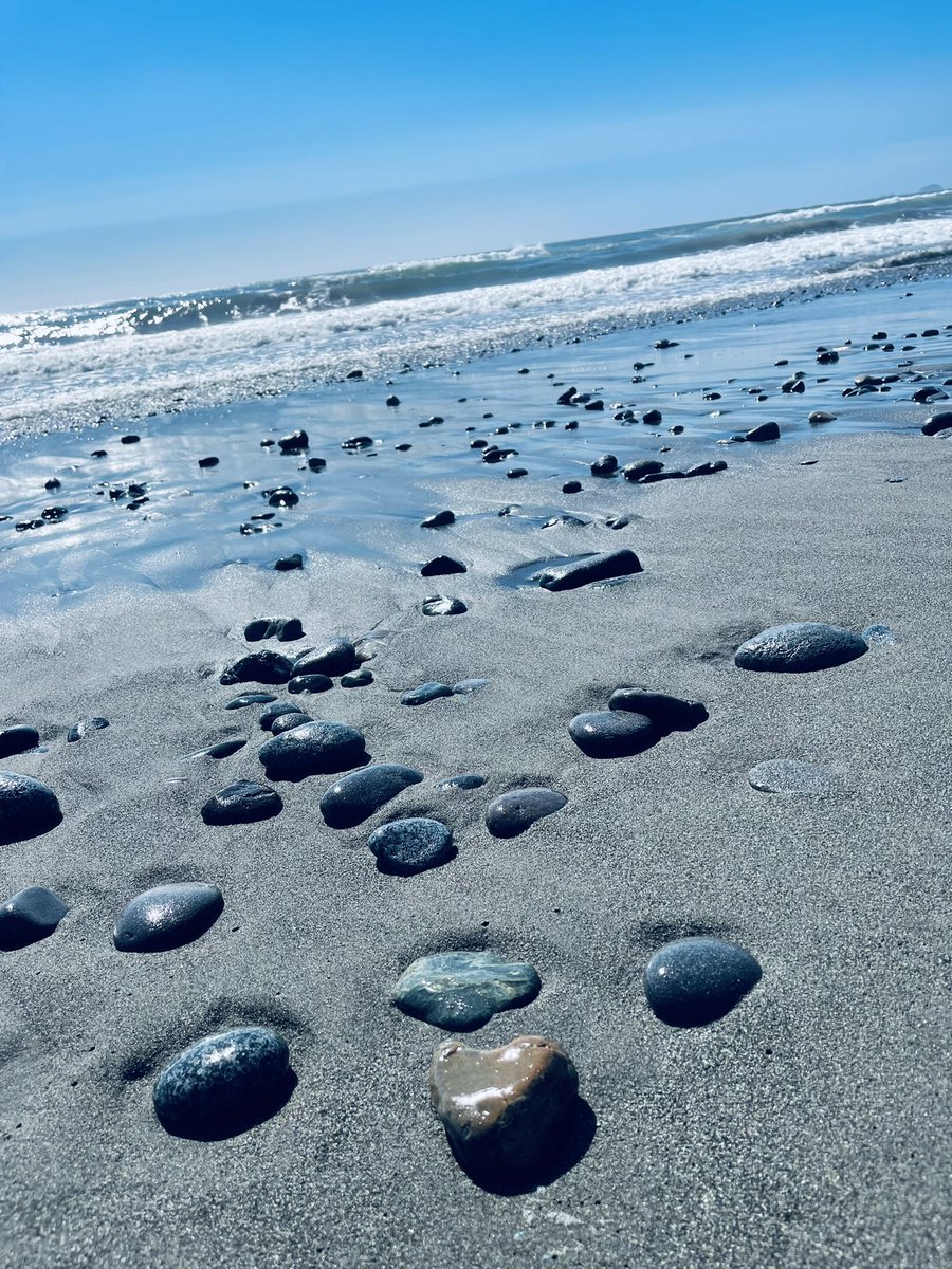 cookies1961's tweet photo. @TravelBugsWorld @Touristasister @LiveaMemory @LindaPeters64 @jenny_travels @Adventuringgal @suziday123 @sisbehaving @180books @perthtravelers @jasontravelblog @leo_tuxedo @beckyexploring @SonjaSwissLife @Travel_Session @kmf116 @JPTyyc @Abfabtravels @travelingmkter @JeanetteJoy @FitLifeTravel @FansFair @zeshlife @TravelAtWill @MamaO_GO @eatlivestay @lizzie_hubbard2 @Nilemajesty @sightseer_unyil @ararewoman @SuchetaDoshiMD @MaysamAdventur1 @Chalkcheese111 @GoodLifeWithIQ @smtownplussize @LivingTheQLife @journiesofalife @ThoroughTripper @magee333 @maycausewanderl @FoodTravelist @SteveKubota @CharlesMcCool @JourneyHeroApp @travelwithirine @leisurelambie @MikeBeckley1 @WanderingWhites @EmpeyJennifer @GreyToken Happy to join in on
#ThankfulThursdayEveryday
with another round of #TravelBugsWorld hashtag game, #MakeMeFeelHappy
Please join in, tag your friends
& share your happy pics!
#MakeMeFeelHappy https://t.co/nM3svJiSz9