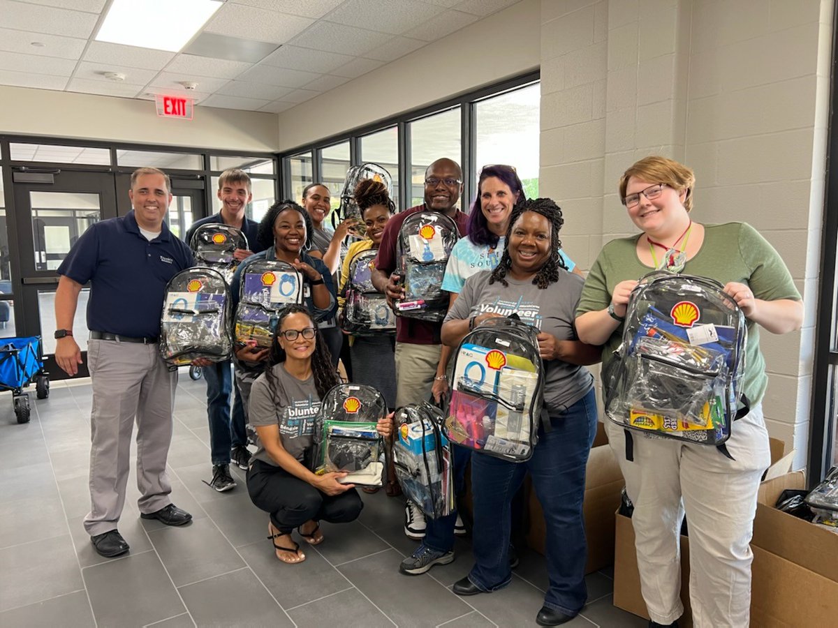 MPagano_24's tweet photo. We want to send a huge "Thank You" to the wonderful employees at MarshMcLennan for their awesome donation to our Frazier students! We truly appreciate your kindness!! https://t.co/NrGFIp7bm8