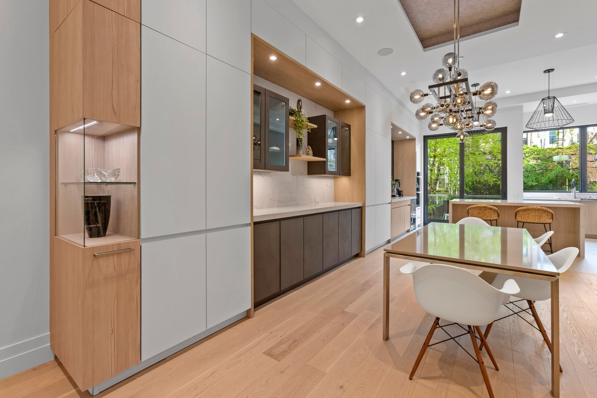 A complete #LEICHT W|G Brooklyn #renovation.
 As you first enter this attractive space, you’ll notice the beautiful mix of materials to emphasize each area which flows through the dining space and continues into the kitchen. leichtwestchester.com