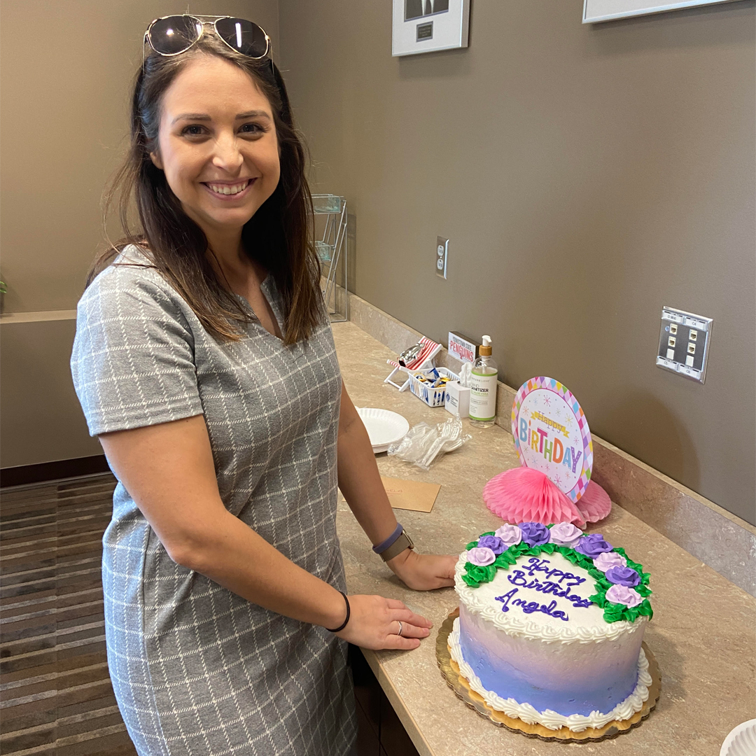 YSUFoundation's tweet photo. Happy Birthday, Angela! Angela is our Annual Giving Coordinator and the treat she chose is her favorite, banana cake! This month was also her 5 year work anniversary here at the Foundation! 

#youngstown | #ysufoundation | #ysu | #ysupenguins | #happybirthday https://t.co/LcnK6Q1Rj3