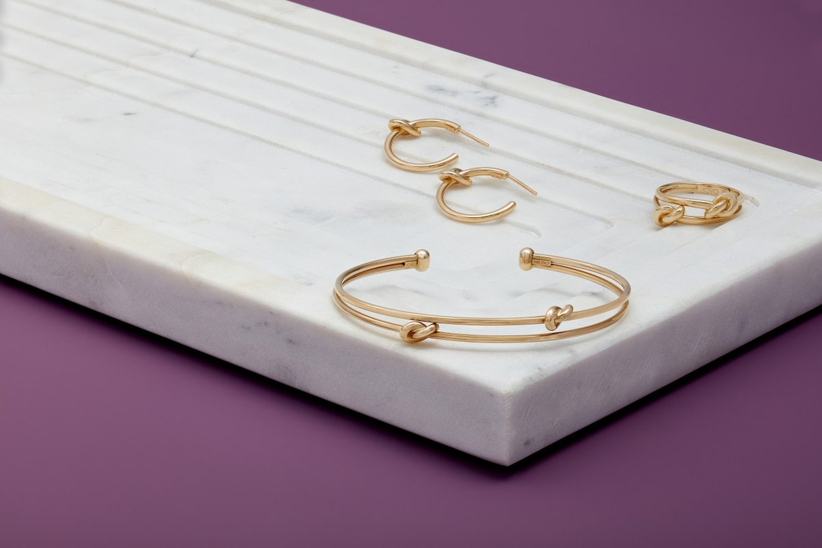 benbridgejwlr's tweet photo. Each piece in the Toscano Gold collection is inspired by the latest in Italian fashion and crafted using techniques developed over centuries by master Italian jewelers. Discover the legendary artistry of Italian masters captured in gold. #BenBridge #YourPersonalJeweler💜 #Toscano https://t.co/41cbj1WvND