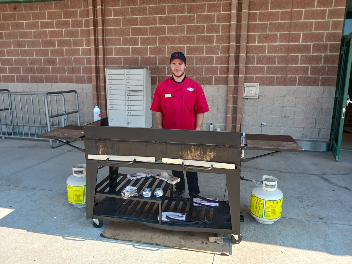 NewMarkSunFresh's tweet photo. It's #SteakNight at your New Mark Sun Fresh! 🥩 Come say "Hi" to Larry, our steak griller and pick up your KC strip + twice baked potato today! https://t.co/jj2JLgBgt6