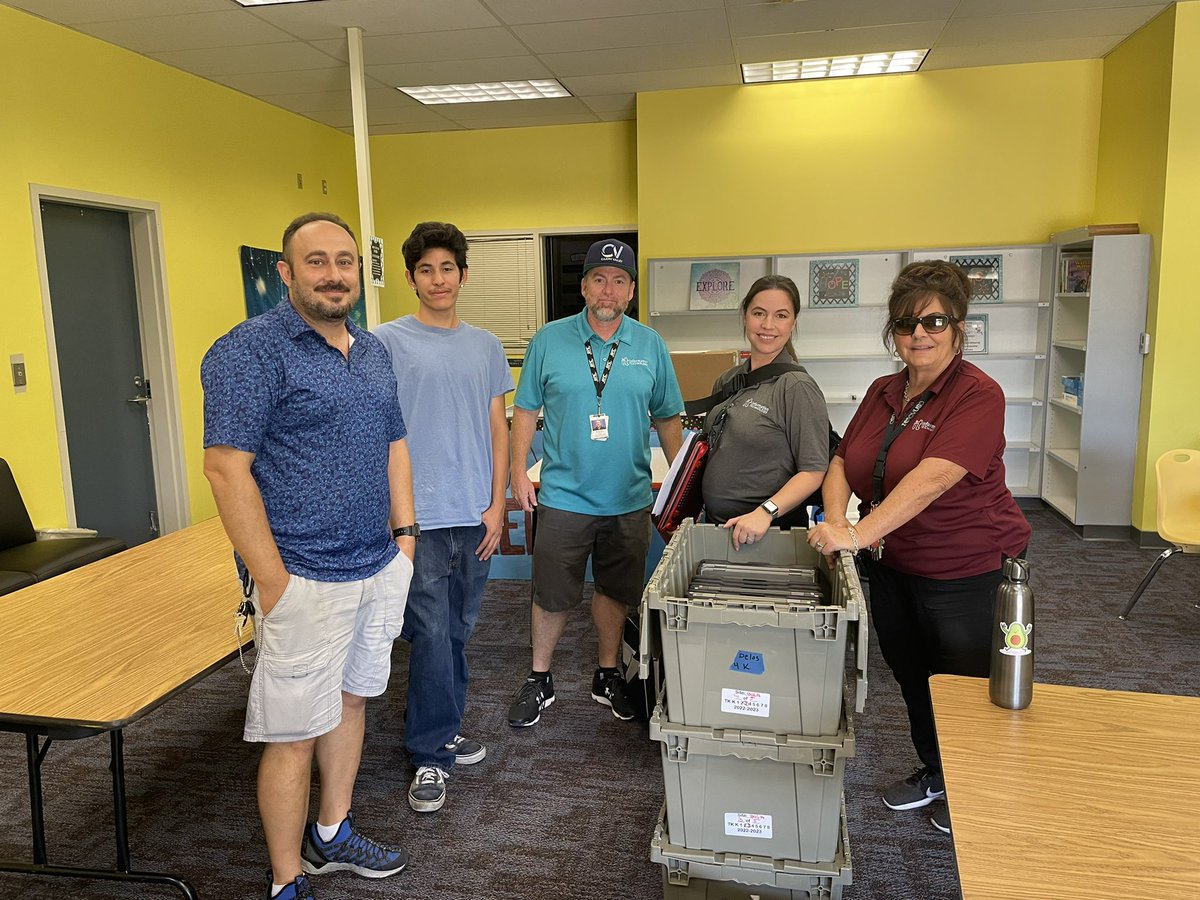 MtraRamosR's tweet photo. ¡Mil gracias! Thank you IT for delivering all of our TK-3rd & 6th grade chromebooks 🥰 @BosLangAcademy @CajonValleyUSD #somolobos #lobosunidos #lobosthriving #YouBelongCV https://t.co/cdKYfKT0oB