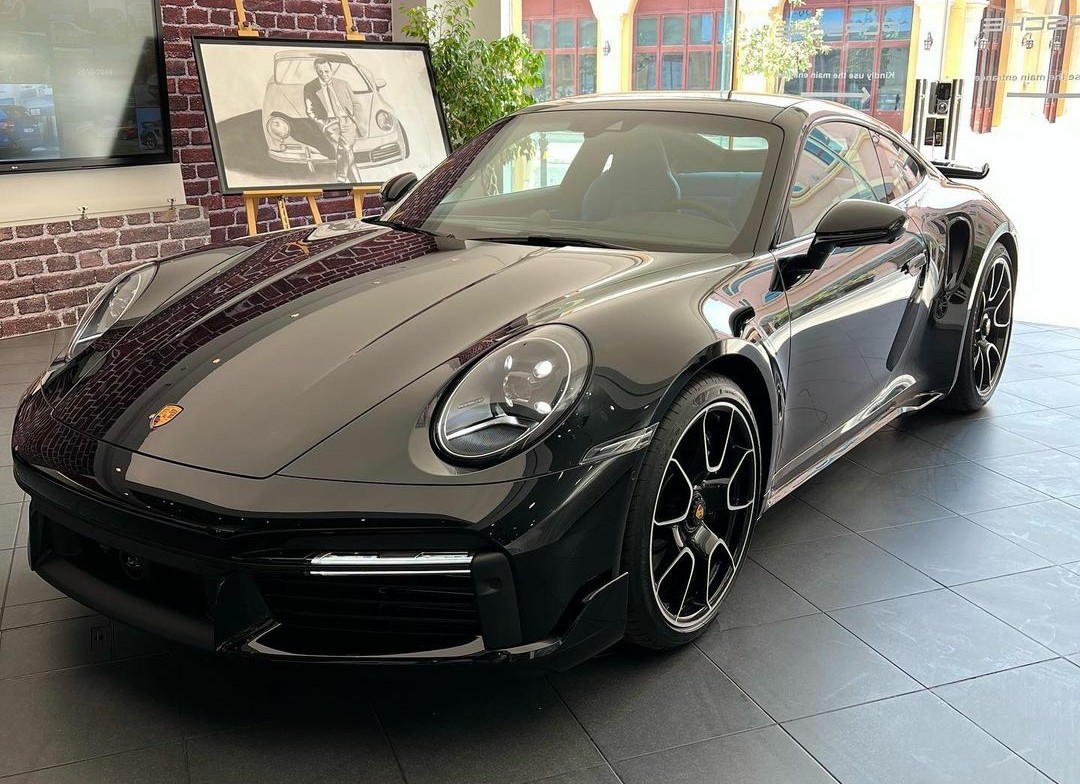 PorscheCIub's tweet photo. Black 992 Turbo https://t.co/LtLB5c7jPf