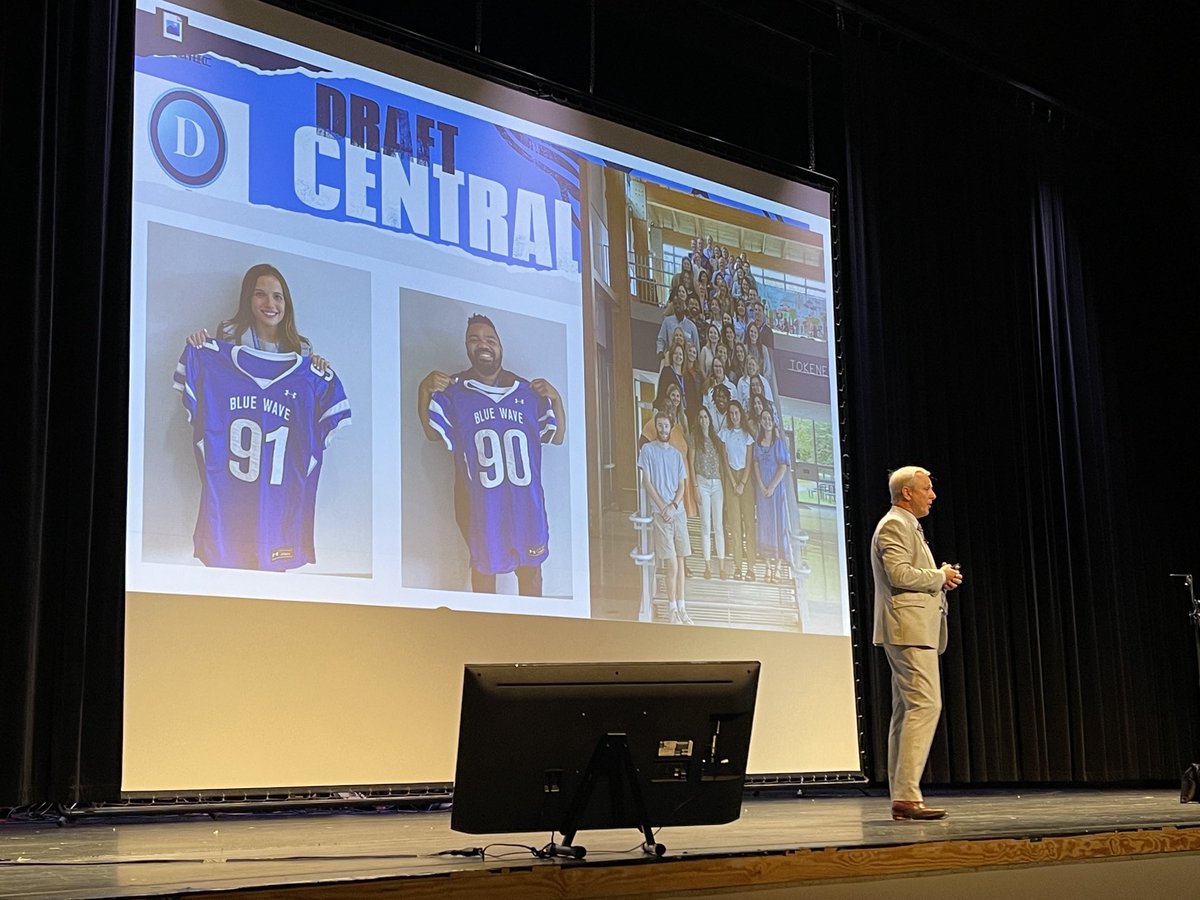 drmcgettigan's tweet photo. Dr. Alan Addley gives a shoutout to new staff at #DarienPublicSchools Convocation during his opening remarks. ⁦@darienpssuper⁩ ⁦@ChrisTranberg⁩ #WeAreDarien https://t.co/bI7bGOKvNA