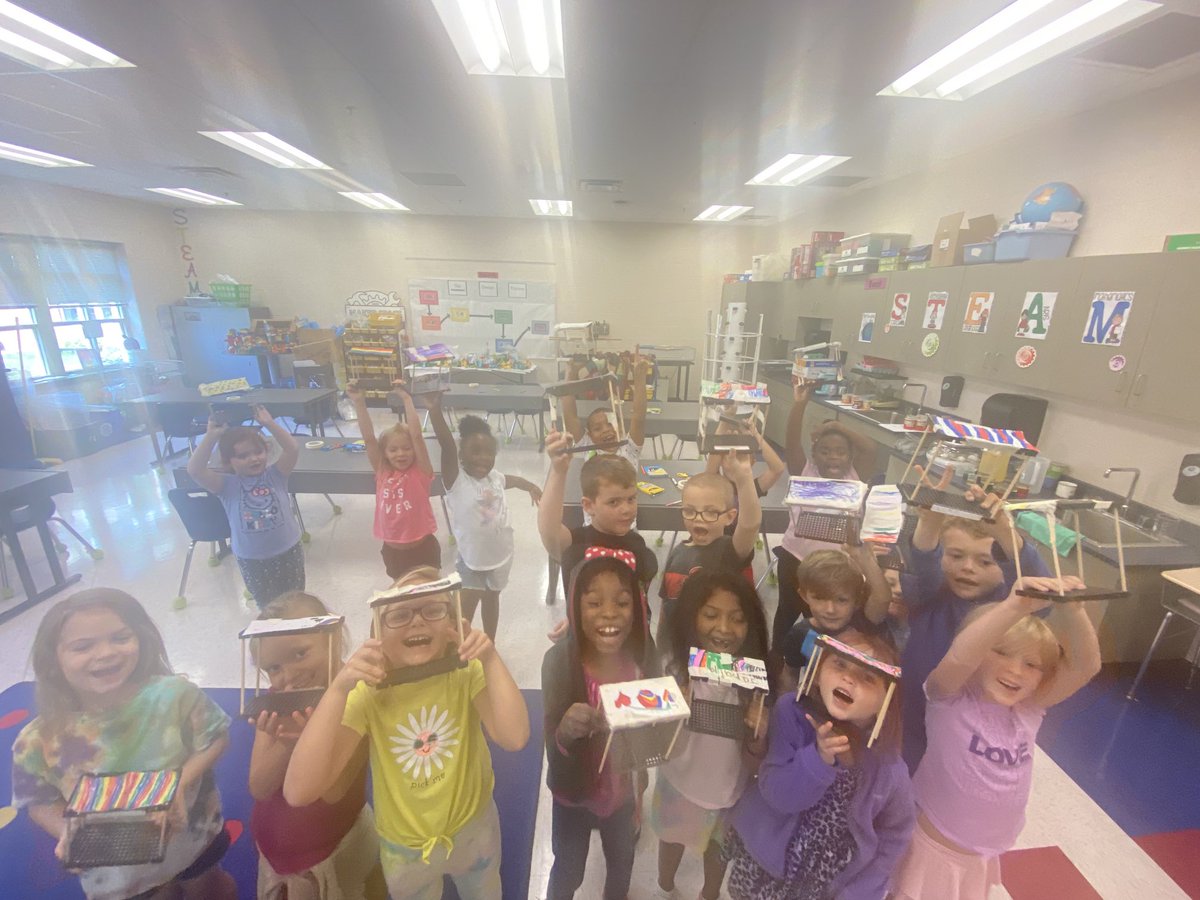 1st grade is working hard on these shade structure models! ⁦@JKESWPS⁩