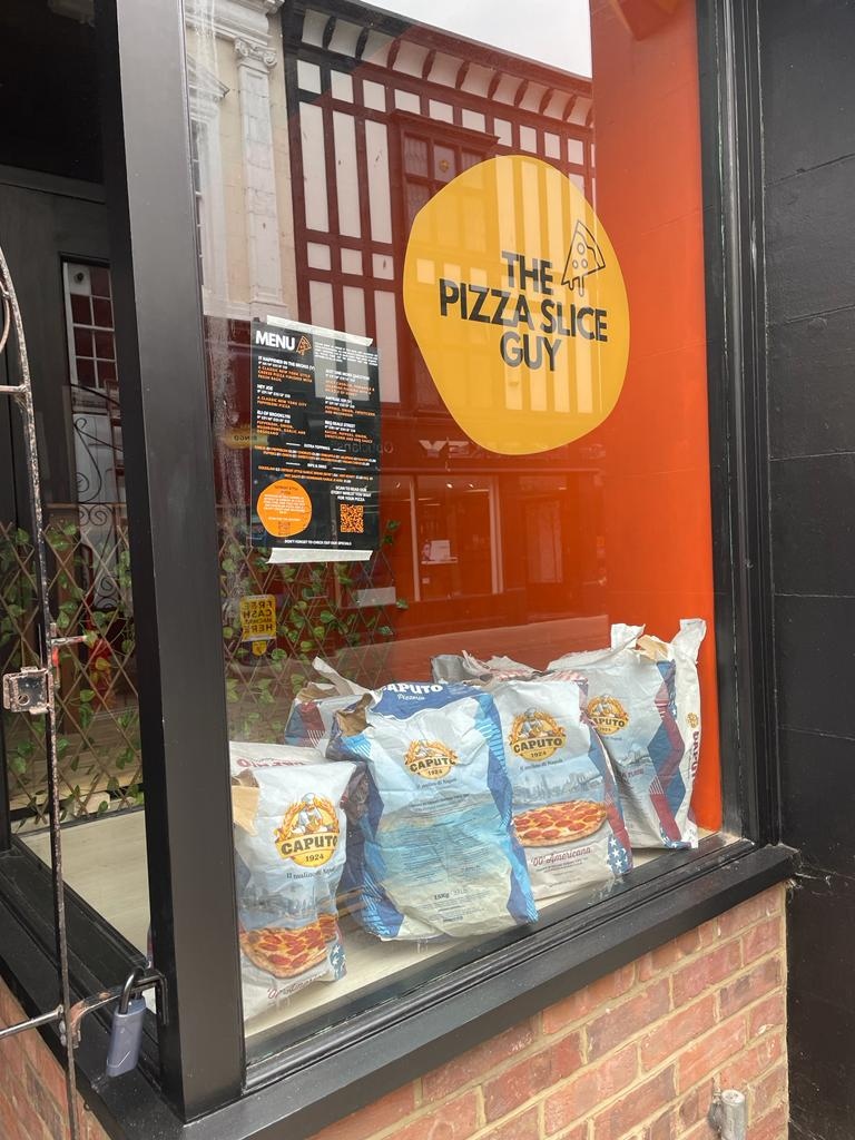 DiscKingsLynn's tweet image. 🚨NEW BUSINESS ALERT🚨

Your favourite mobile pizza van now has it's very own restaurant in King's Lynn Town Centre! 

Head to 127a Norfolk St for fresh pizza and cold beers Thursday - Saturday. Slices available Friday &amp;amp; Sat between 12pm - 2:30pm 🍕