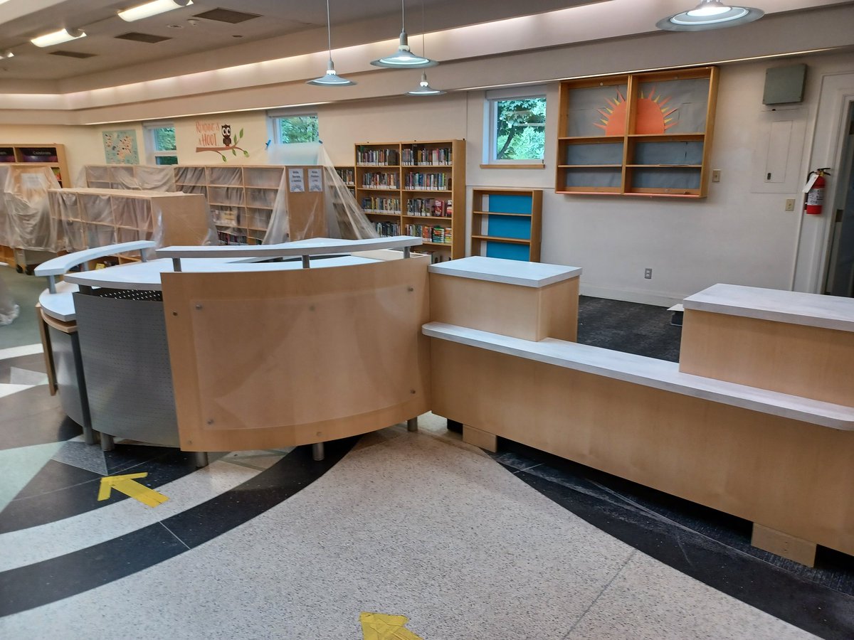 _allcities's tweet photo. Just completed an interesting circulation desk @RichmondHillPL complete with adjustable table top, mobile desk and storage hutch.Looking good!! #librarylife #librarylove #libraries #ergonomic https://t.co/jkywoU3yUJ