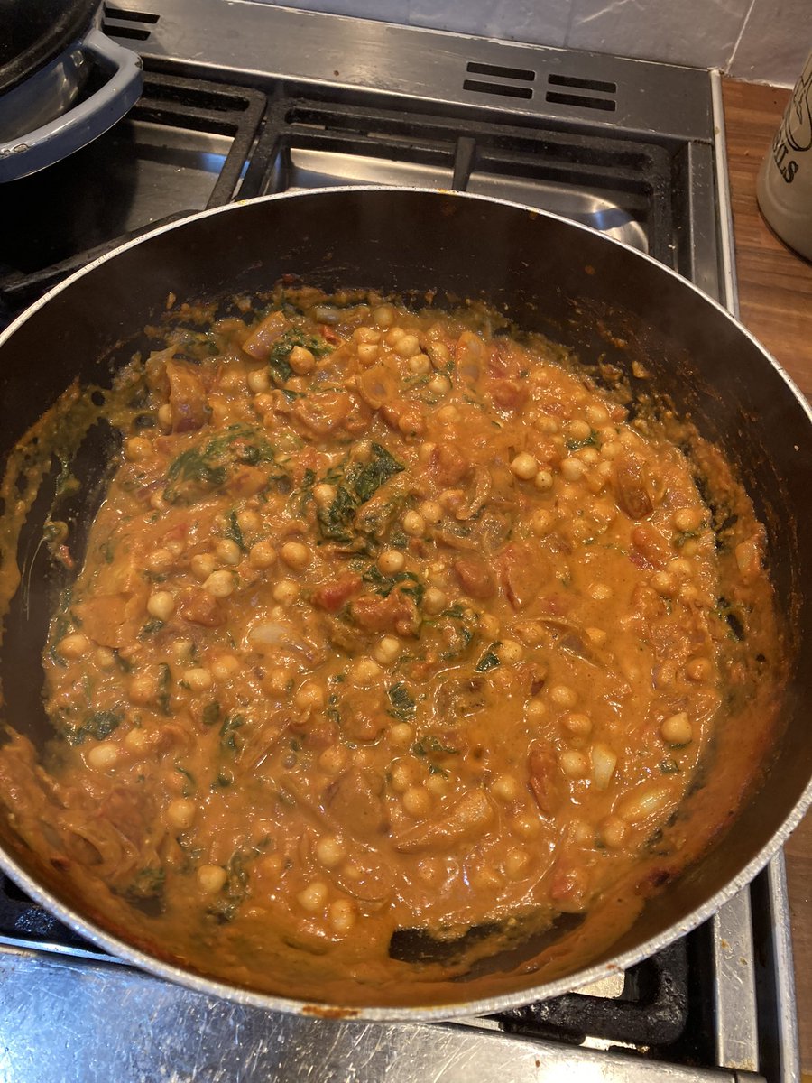 mrssou's tweet photo. @NishaKatona vegetarian Mon-Wed in our house, so itβs Mother Butter Chick Peas tonight (with added spinach) #chickenswap https://t.co/3xHckZz2CA