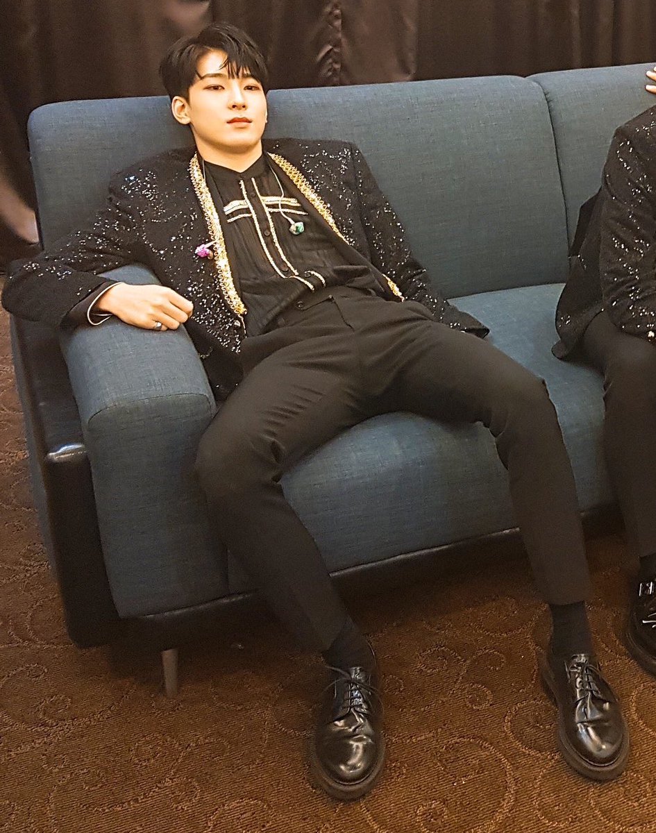 wonnnwoo's tweet photo. HAVE YOU DONE A THREAD OF WONWOO MANSPREADING?? i always see him looking all tiny with his legs crossed — i got you https://t.co/QUQY8F33XD https://t.co/uy5ZGv2iZD