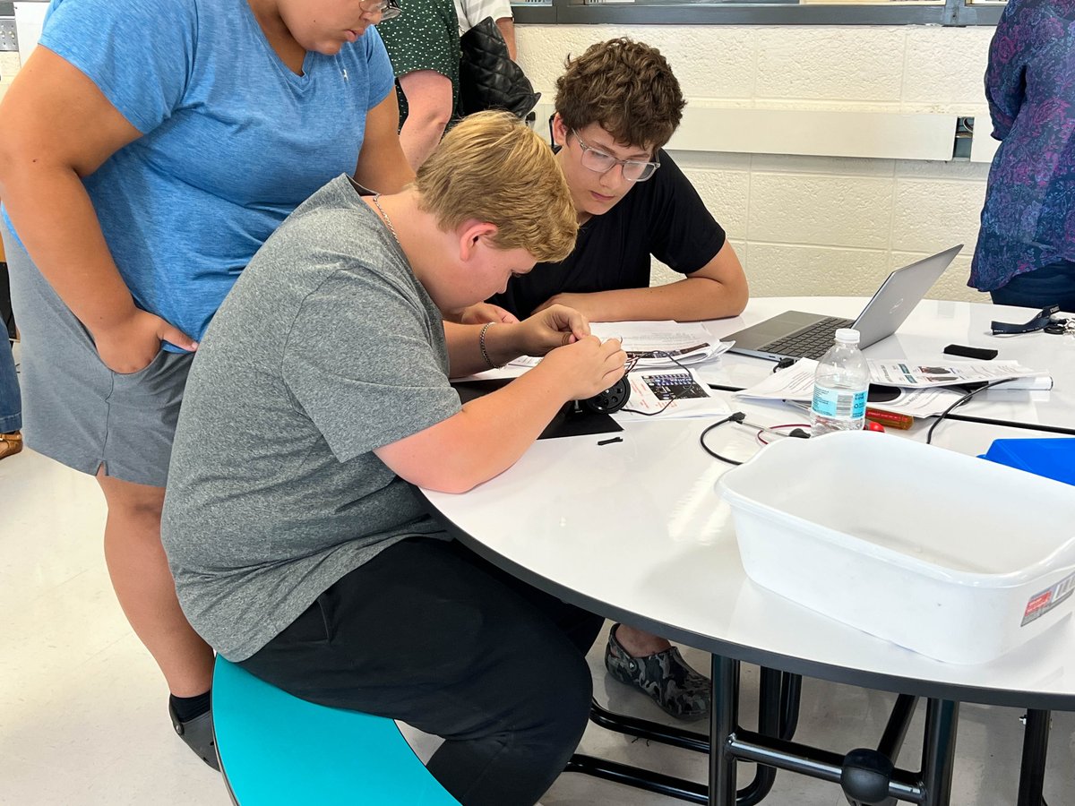 QuestarIII's tweet image. The Questar III and @HudsonValleyCC @STEM High School wrapped up its summer bridge program for incoming ninth graders with a #Sumobot competition.