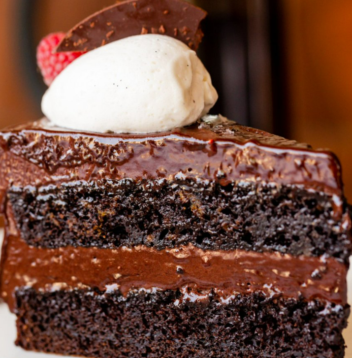 TheEatGuide's tweet photo. Happy hump day!
Start your day cheerfully with this sweet, decadent slice of chocolate cake 🍰 at @GracesTableNapa.
📍📸@GracesTableNapa
#TheEatGuide #humpday #sweets #chocolate #cake #foodporn #yummy #NapaRestaurant #visitnapa #visitnapavalley #napavalleylife #naparestaurants https://t.co/wmkws0ITlP