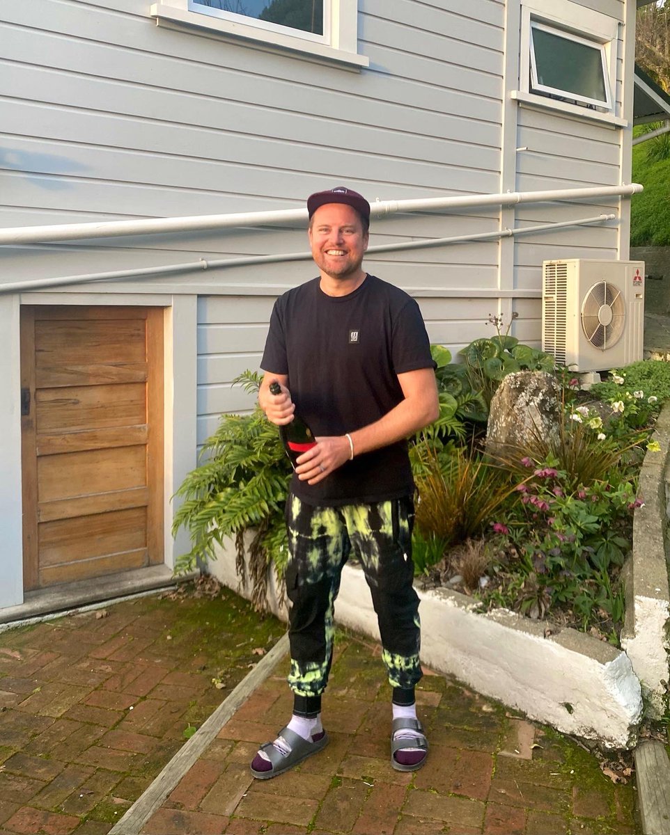 ALBUM IS OUT AT MIDNIGHT 🍾

CELEBRATIONS HAVE BEGUN IN NZ 😁