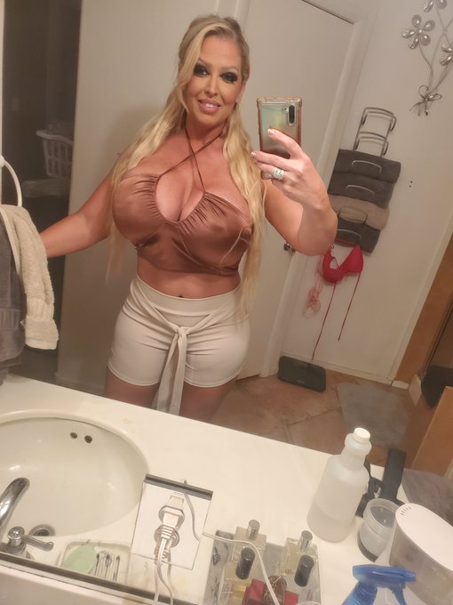 https://t.co/hfkyxljnOm like I said, you can be on cloud 9 with me ;) https://t.co/M0yMHIkRQp