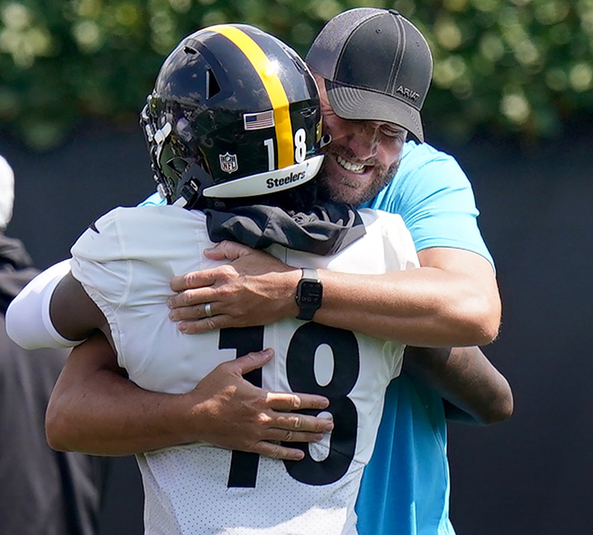 Former Steelers quarterback Ben Roethlisberger hugs wide receiver Diontae Johnson as he visits practice Wednesday at UPMC Rooney Sports Complex.