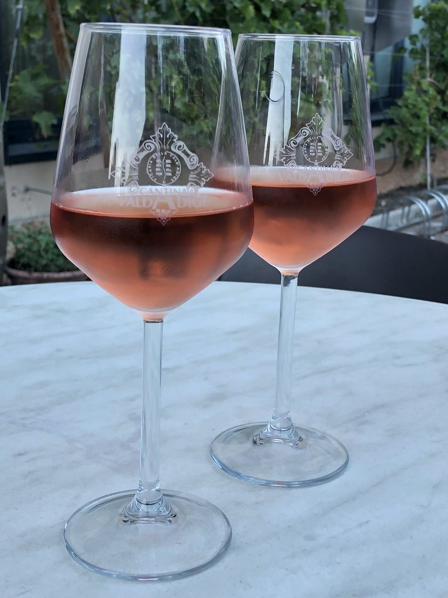 massimilianimrc's tweet photo. @lucyvanpelt72 sveliamo il vero motivo del viaggio… degustare i vini della Valdadige

#vadovetiportalabici https://t.co/STMa880FSP